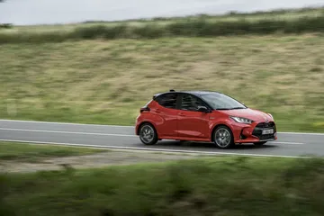 Toyota Yaris Rojo 2020 Movimiento Prueba 62