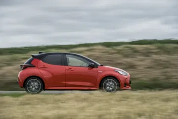 Toyota Yaris Rojo 2020 Movimiento Prueba 66