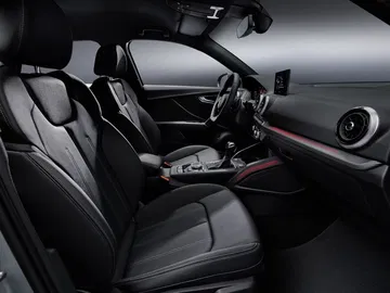 Vista del habitáculo que muestra la calidad de acabados y asientos del Audi Q2.