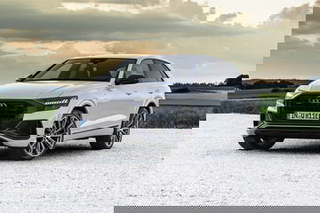 Vista angulada destacando el diseño frontal y lateral del Audi Q9.
