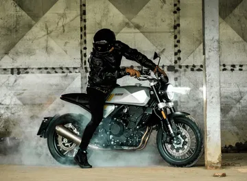 Brixton Crossfire 500 010