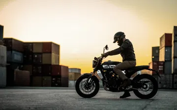 Brixton Crossfire 500 X 05