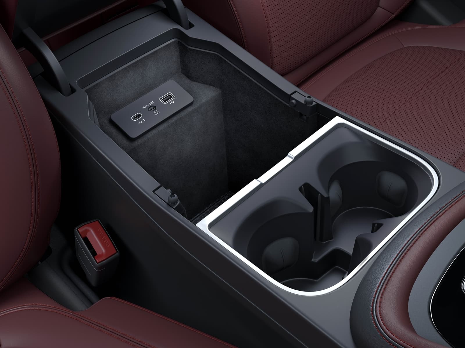 Vista detallada de la consola central del Jaguar E-PACE con portavasos.