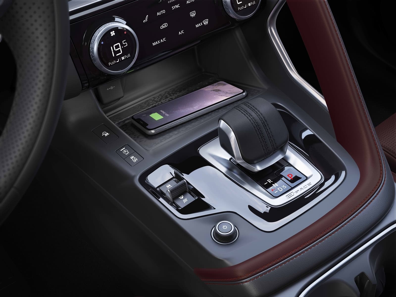 Vista de la consola central del Jaguar E-PACE con cambio automático.