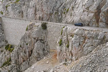 Vista lateral del CUPRA Formentor en una carretera de montaña