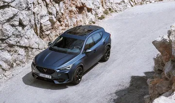 Vista lateral del CUPRA Formentor destacando su diseño dinámico