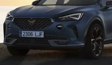 Vista detallada de la parrilla y diseño frontal del CUPRA Formentor.