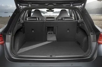 Amplio maletero del CUPRA León, ideal para equipaje voluminoso.