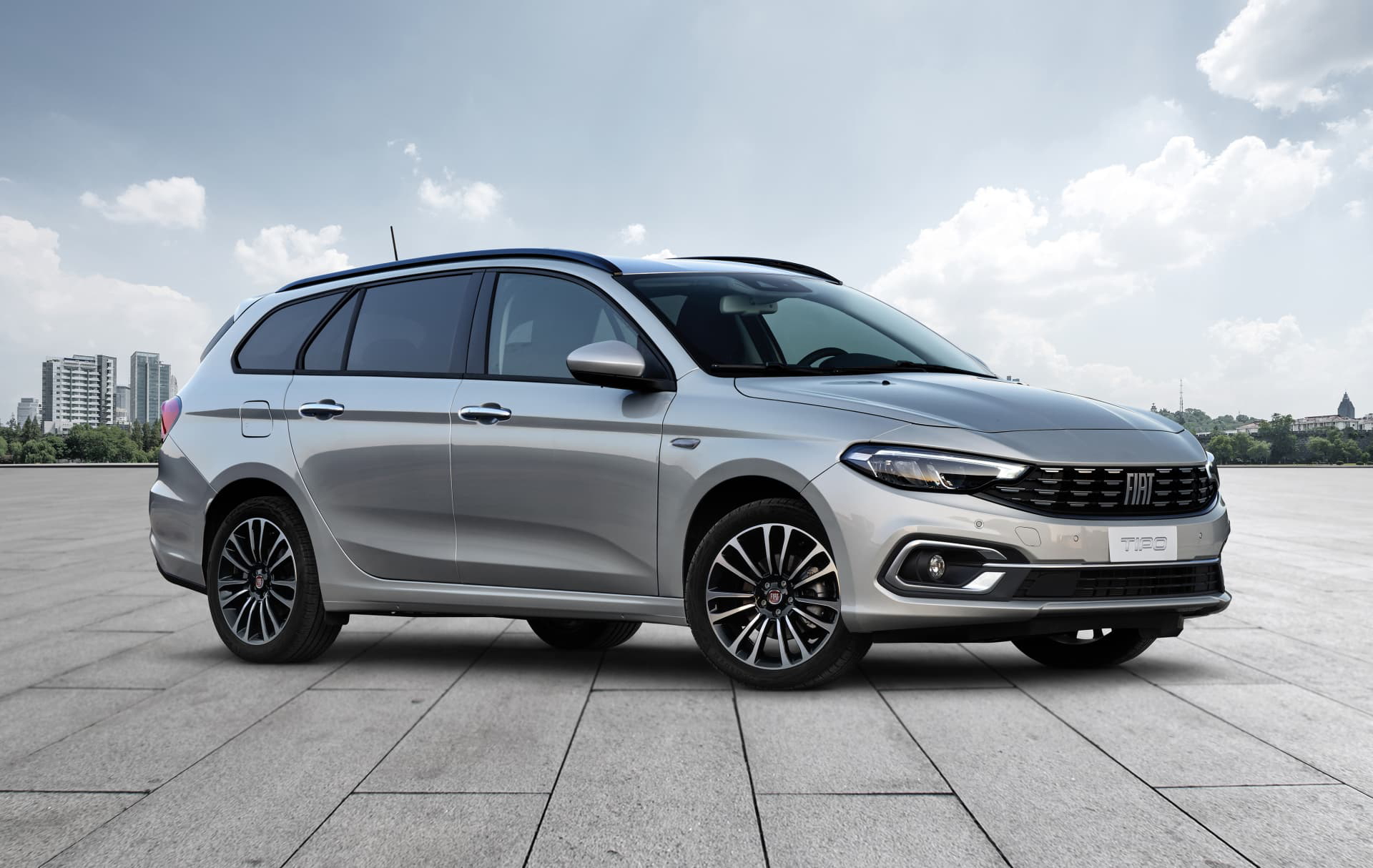 Vista lateral del Fiat Tipo que muestra su perfil aerodinámico y llantas de diseño.