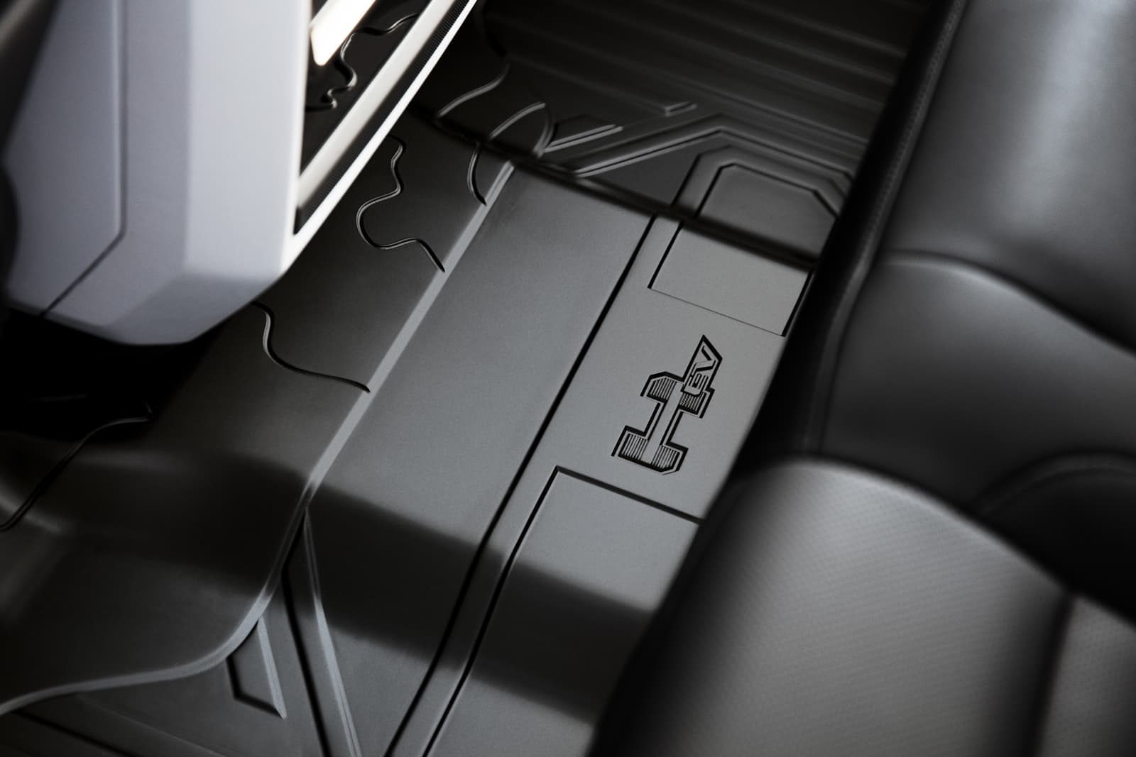 The 2022 Gmc Hummer Ev’s Design Visually Communicates Extreme
