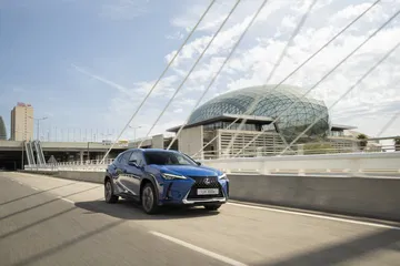 Lexus Ux 300e 08