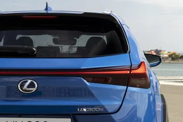 Lexus Ux 300e 10