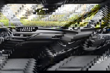 Lexus Ux 300e 11