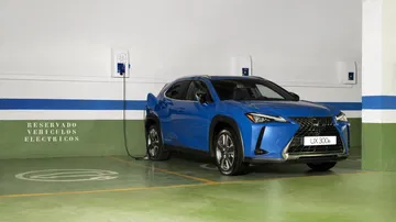 Lexus Ux 300e 13