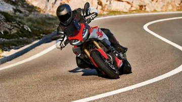 Moto Bmw F900xr Curva