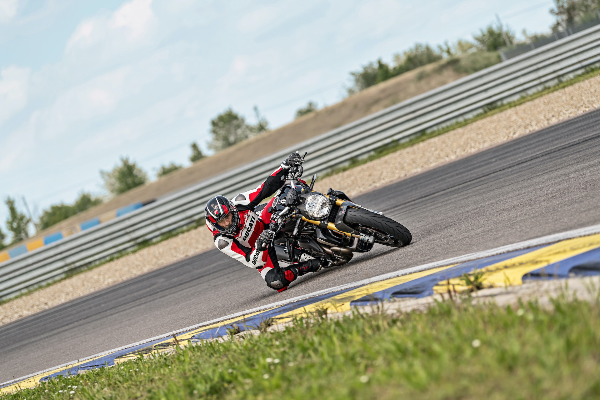 Moto Ducati Monster Circuito