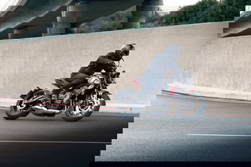 Moto Triumph Trident Calle