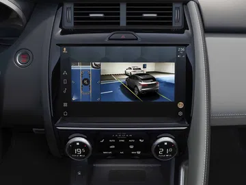 Pantalla táctil del sistema de infotainment del Jaguar E-PACE.