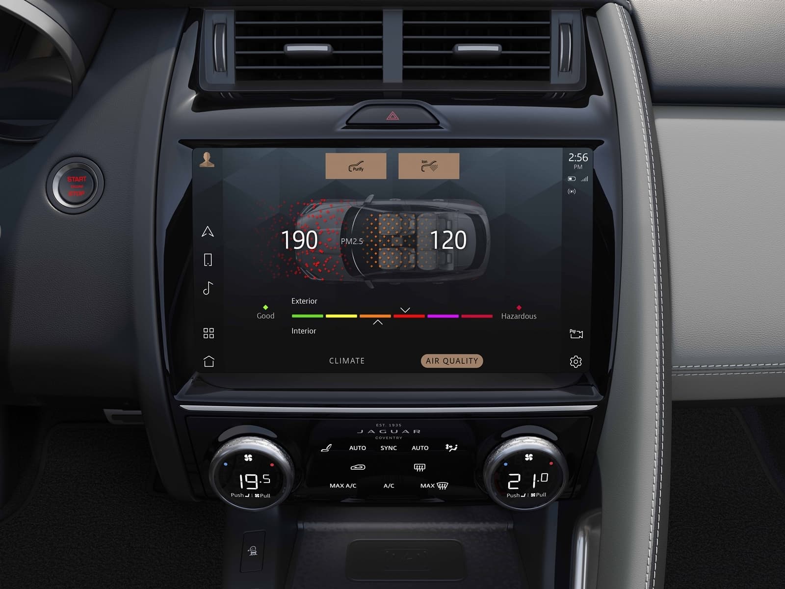 Vista del sistema de infotainment del Jaguar E-PACE, con pantalla táctil encendida.