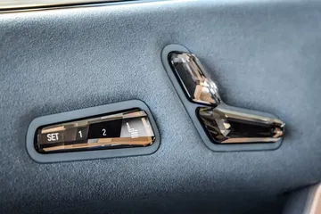 Vista de los botones para el ajuste de asientos de la BMW iX