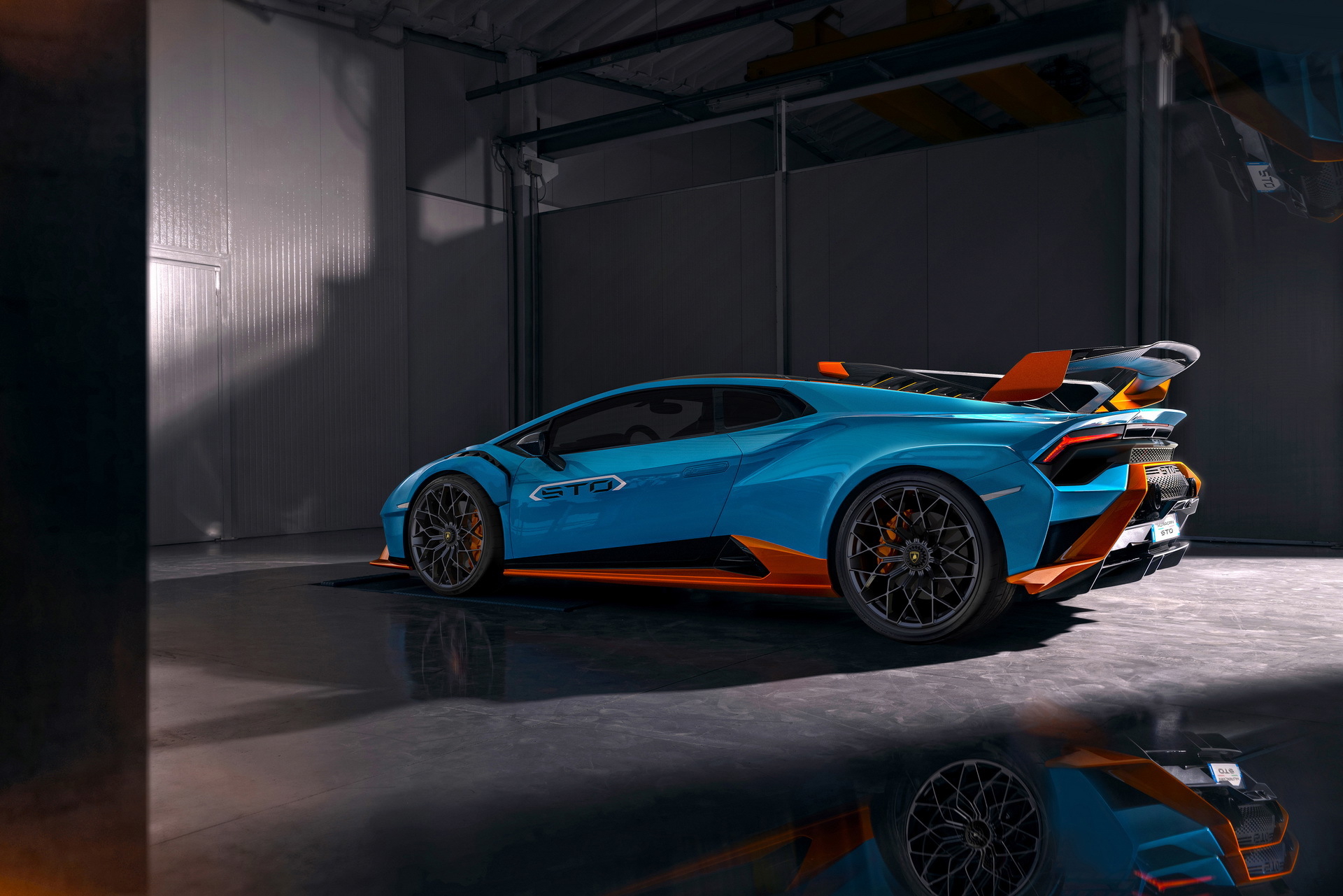 Lamborghini Huracan Sto 9