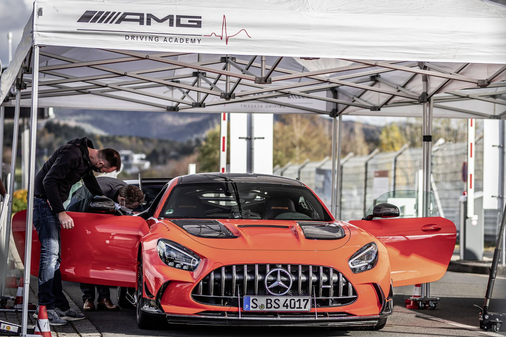 Mercedes Amg Gt Black Series Schnellstes Serienfahrzeug Auf Der Nürburgring Nordschleife Mercedes Amg Gt Black Series Is Fastest Series Production Car On The Nürburgring Nordschleife