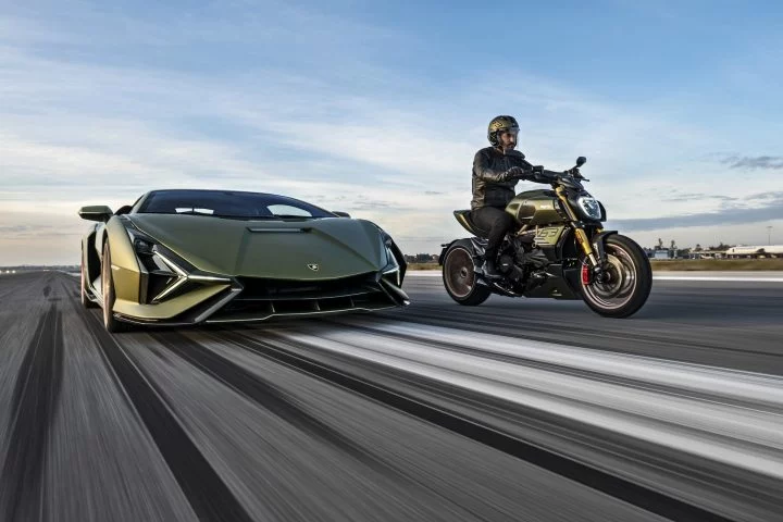 Moto Ducati Diavel Lamborghini 61