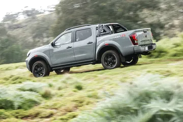 Nissan Navara Frontier 2021 1120 025