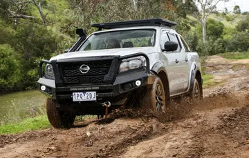 Nissan Navara Frontier 2021 1120 055