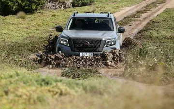 Nissan Navara Frontier 2021 1120 068
