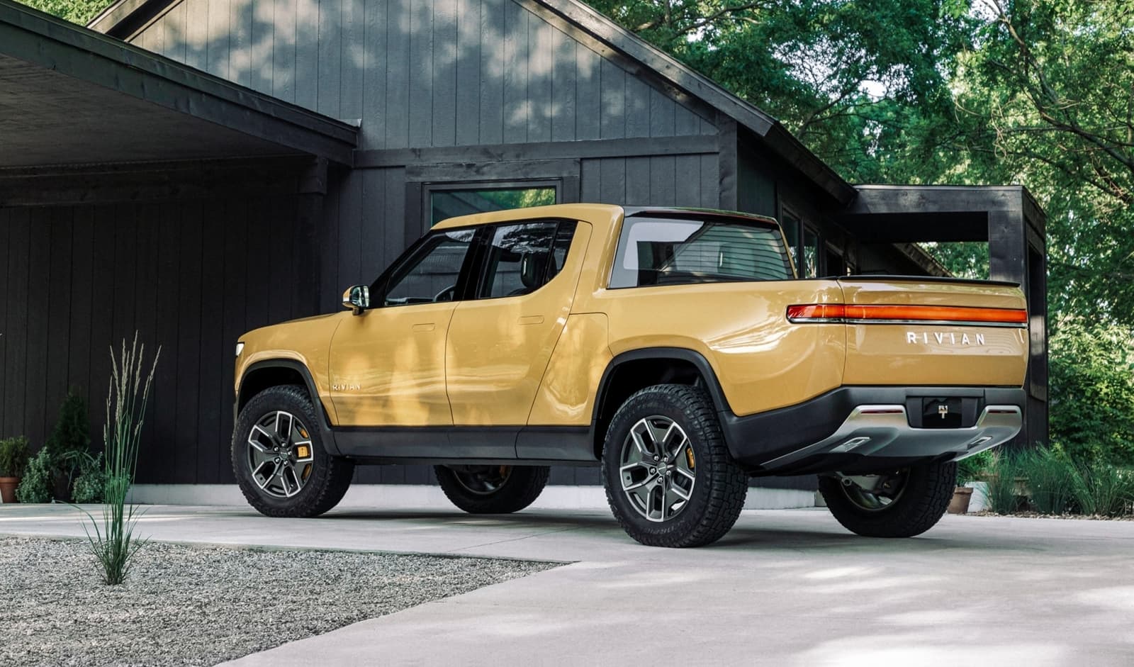 Rivian R1t 1120 062