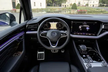 Volkswagen Touareg R 2020 08