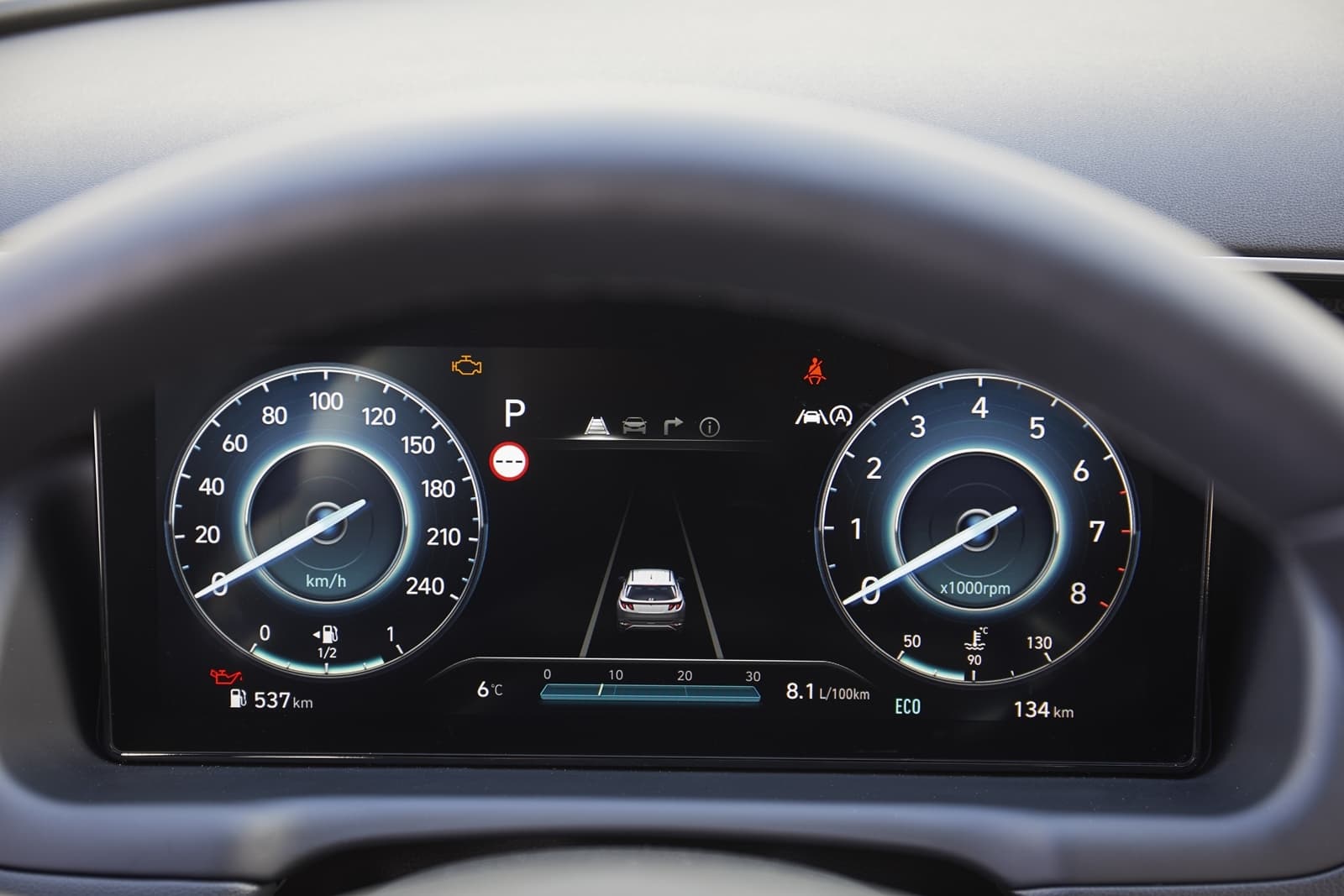Vista del cuadro de instrumentos analógico y digital del Hyundai Tucson.