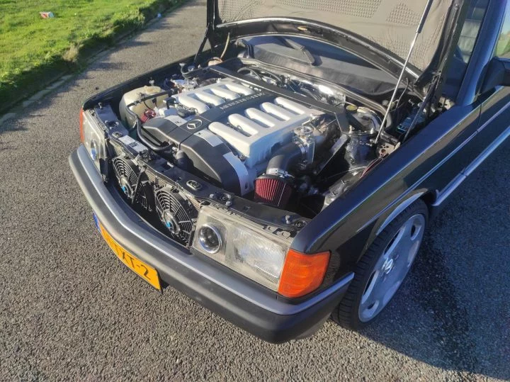 Mercedes 190 Motor V12 2