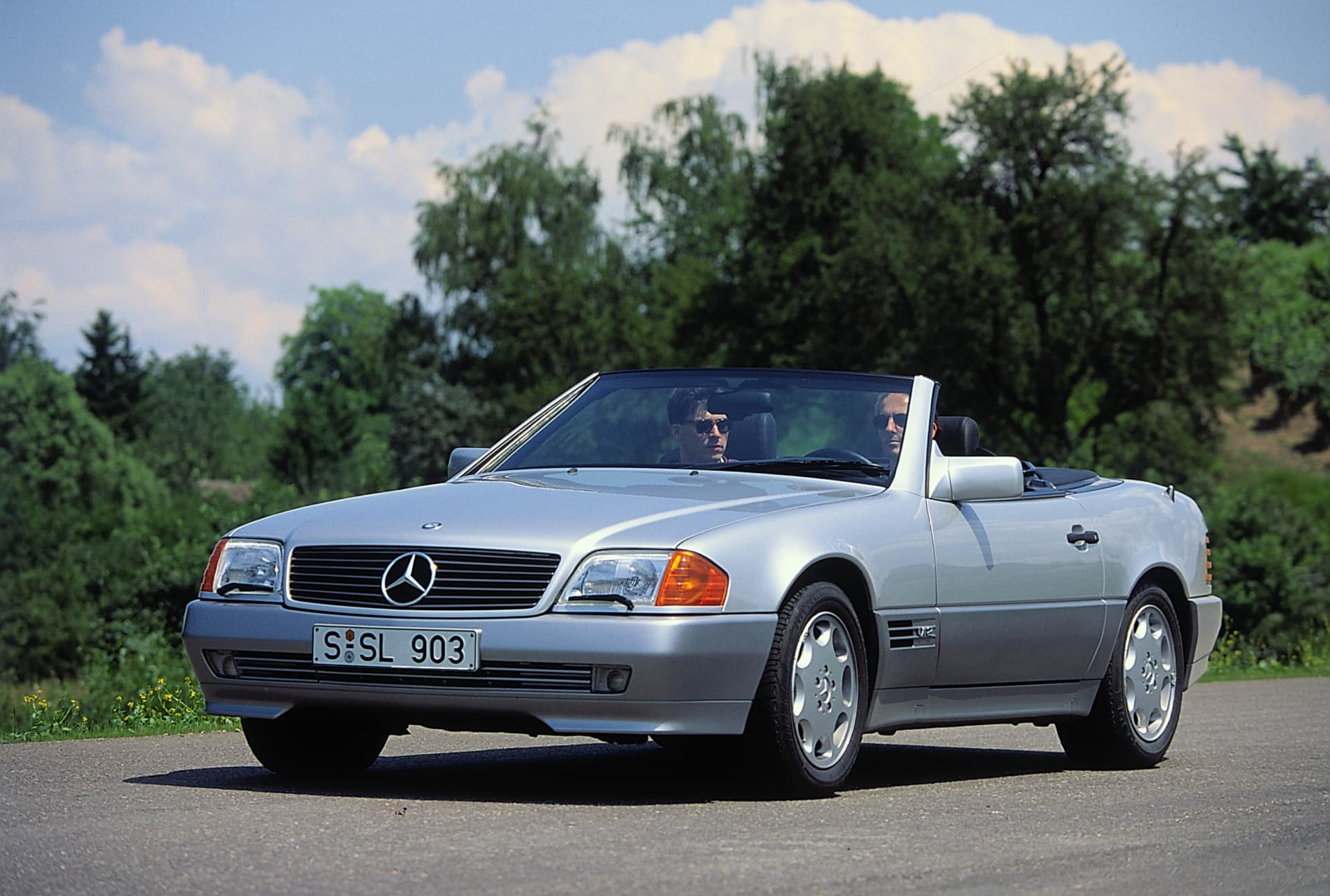 Mercedes Benz Sl Der Baureihe R 129: Der Technologieträger Feiert Vor 30 Jahren Premiere Mercedes Benz Sl Of The R 129 Model Series: The Technology Platform Celebrated Its Premiere 30 Years Ago