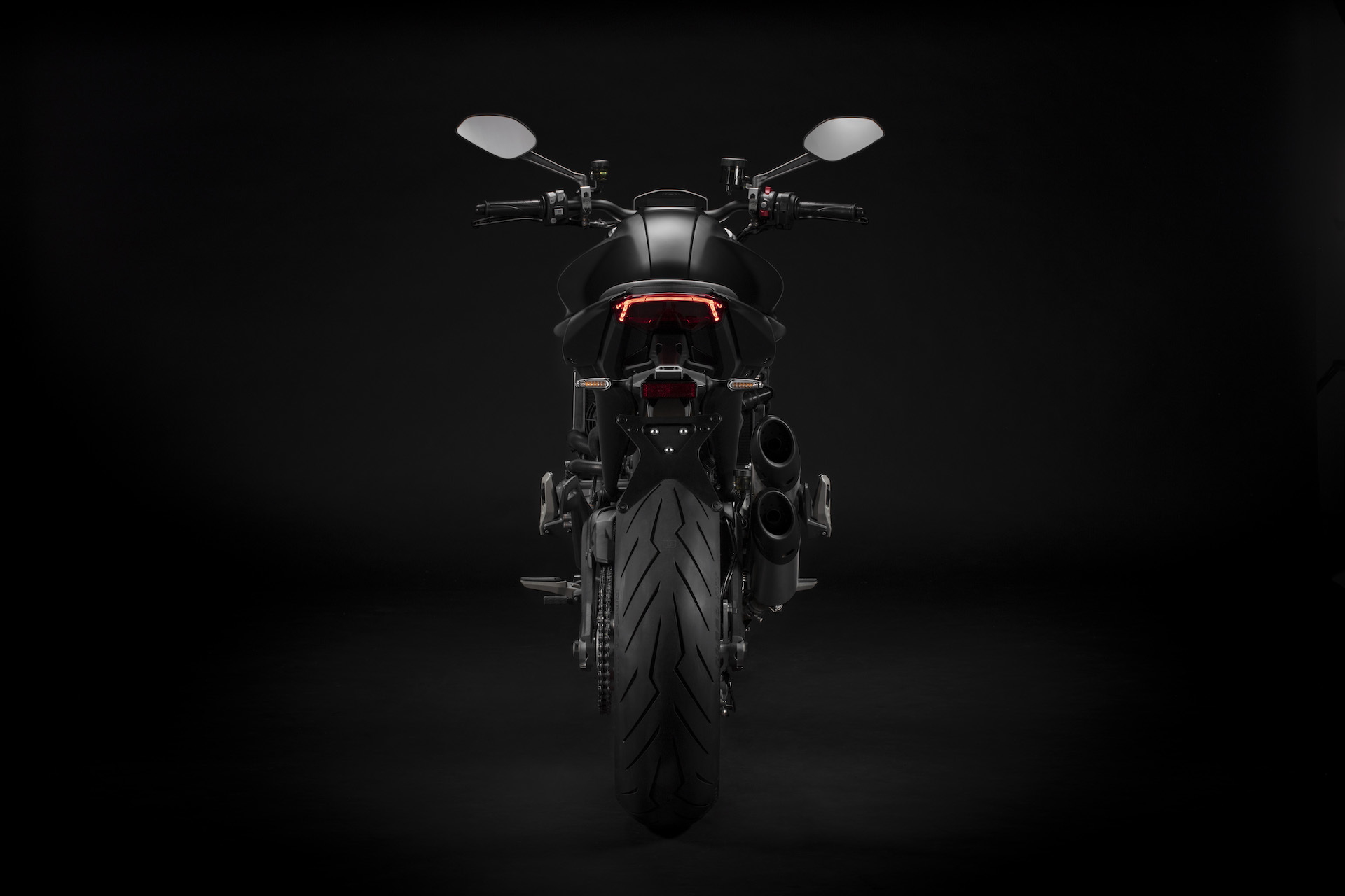 Moto Ducati Monster 2021 Estudio11