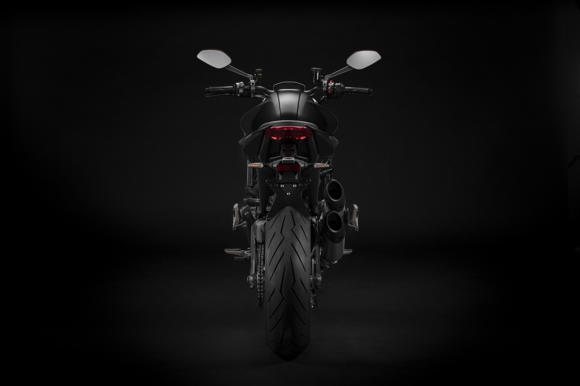 Moto Ducati Monster 2021 Estudio12