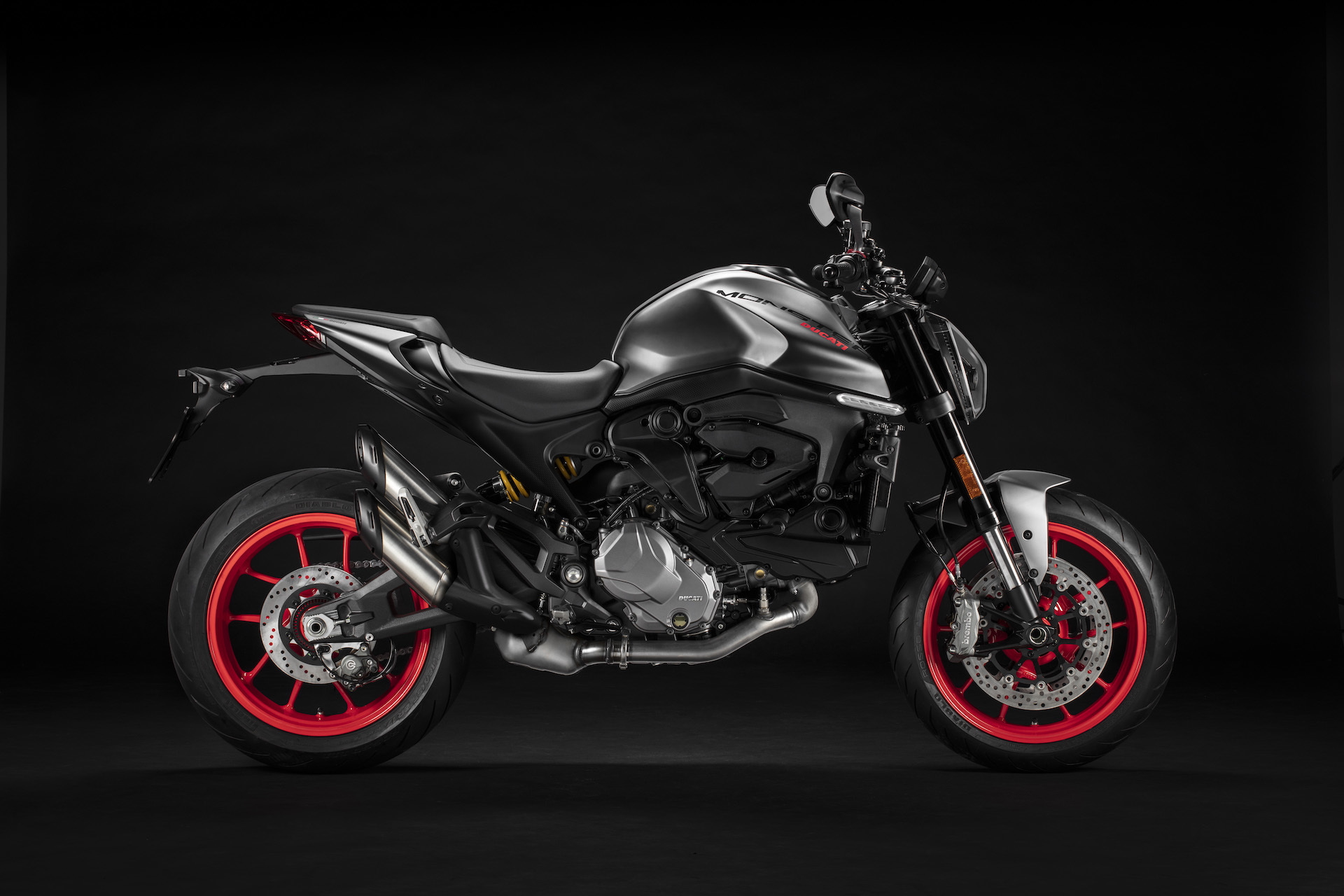 Moto Ducati Monster 2021 Estudio13