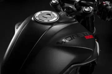 Moto Ducati Monster 2021 Estudio15