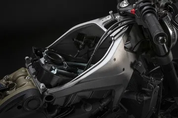 Moto Ducati Monster 2021 Estudio17