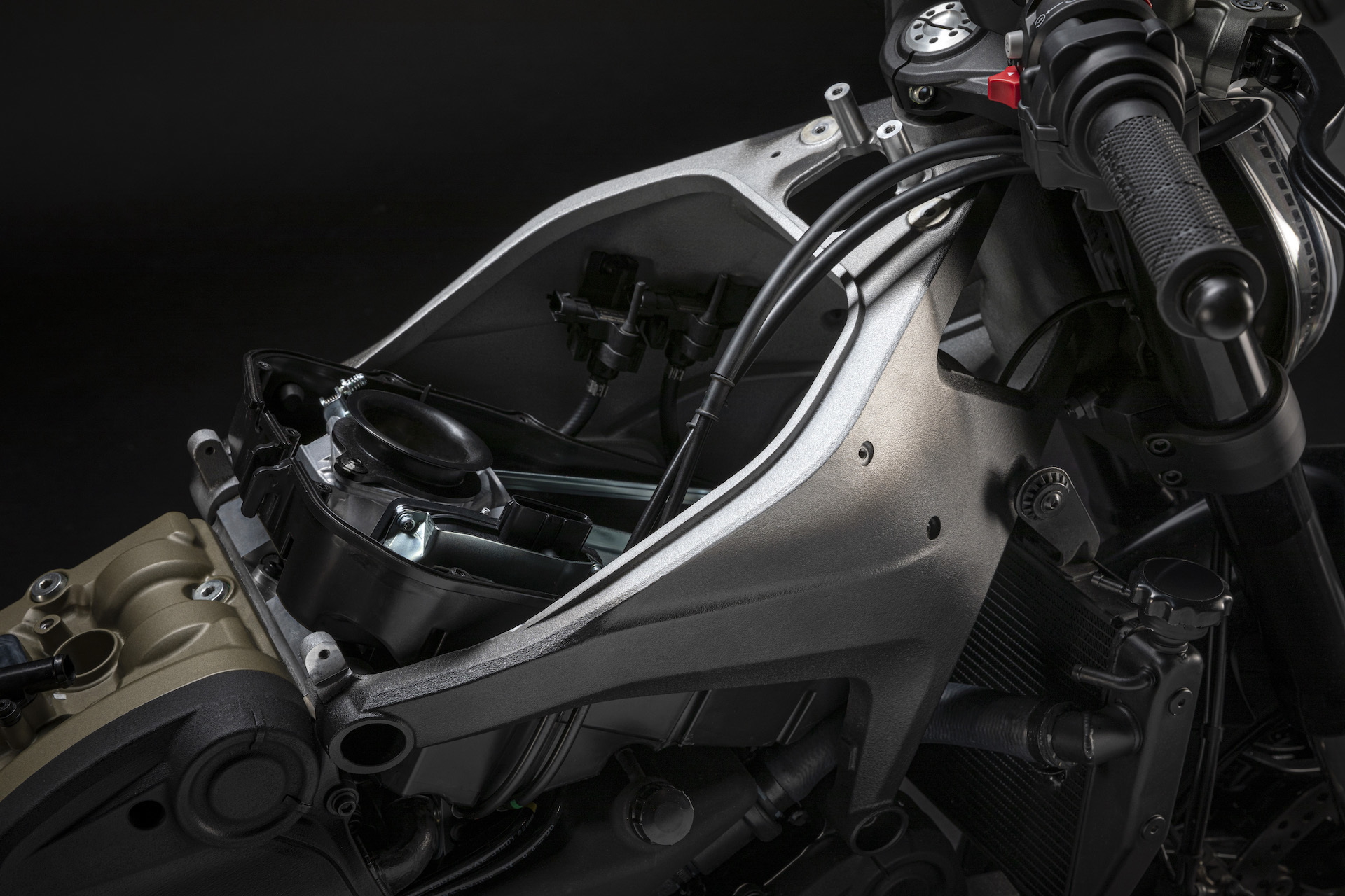 Moto Ducati Monster 2021 Estudio17