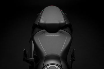 Moto Ducati Monster 2021 Estudio5