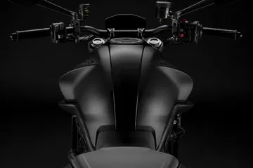 Moto Ducati Monster 2021 Estudio6