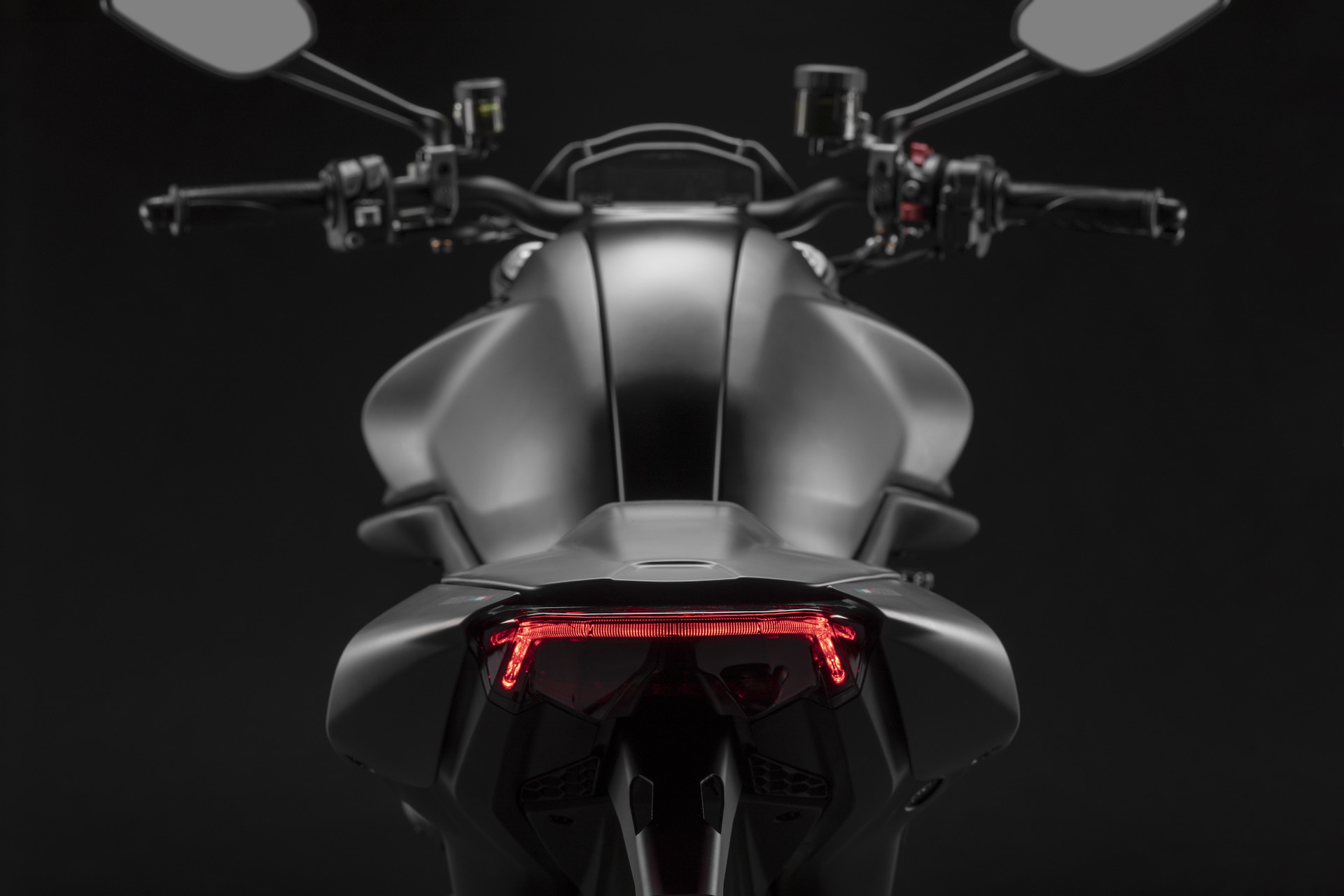 Moto Ducati Monster 2021 Plus10