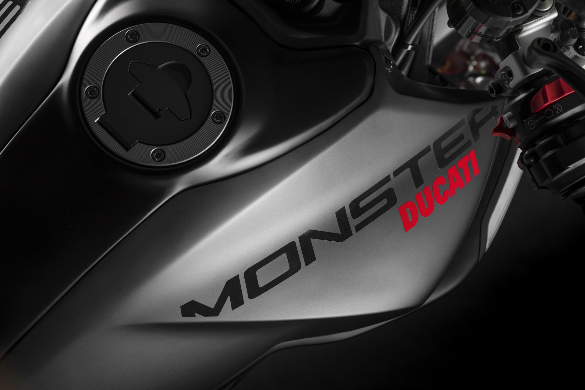 Moto Ducati Monster 2021 Plus12