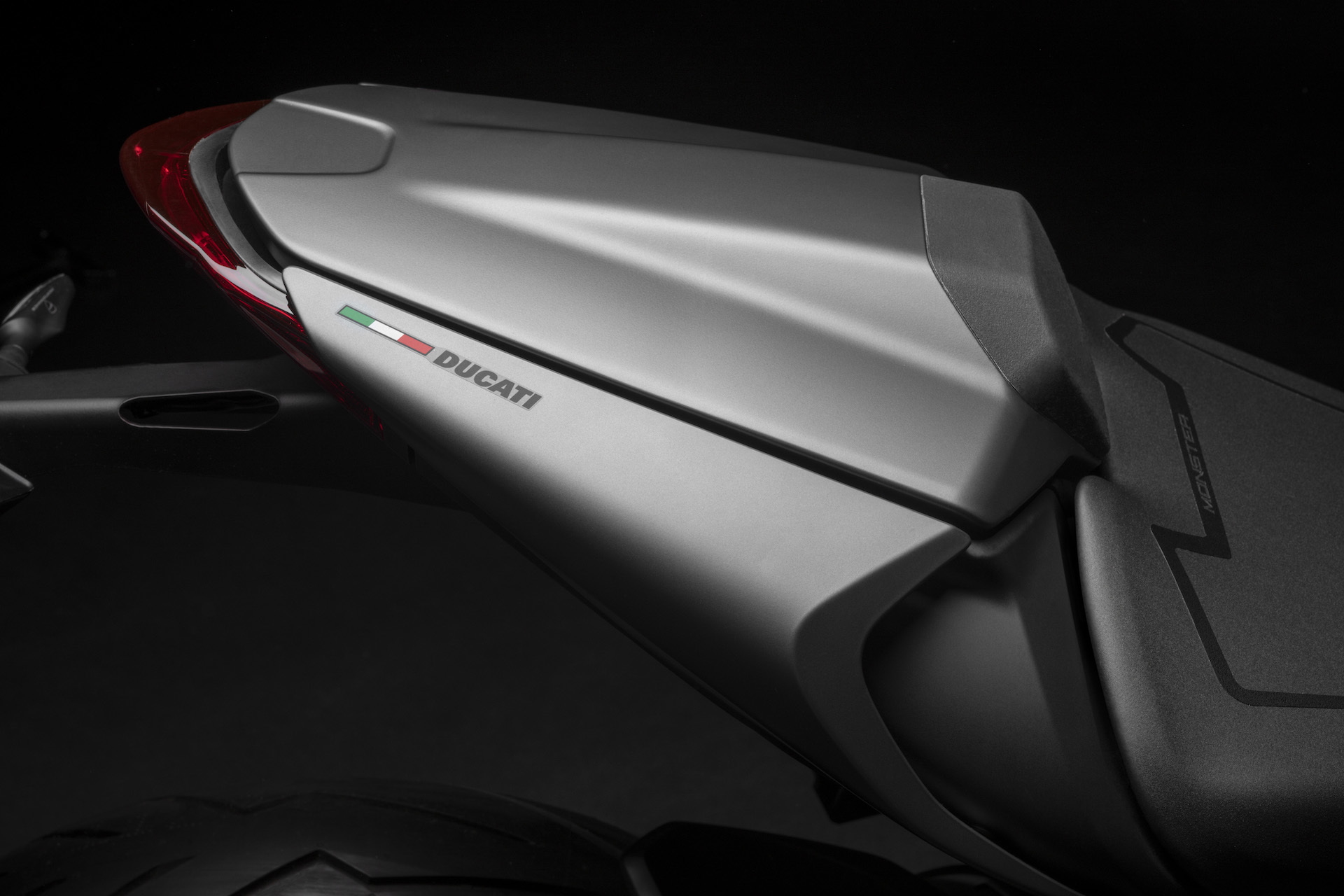 Moto Ducati Monster 2021 Plus18