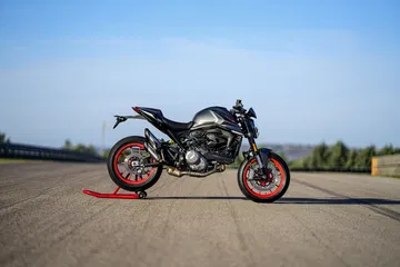 Moto Ducati Monster 2021 Plus44