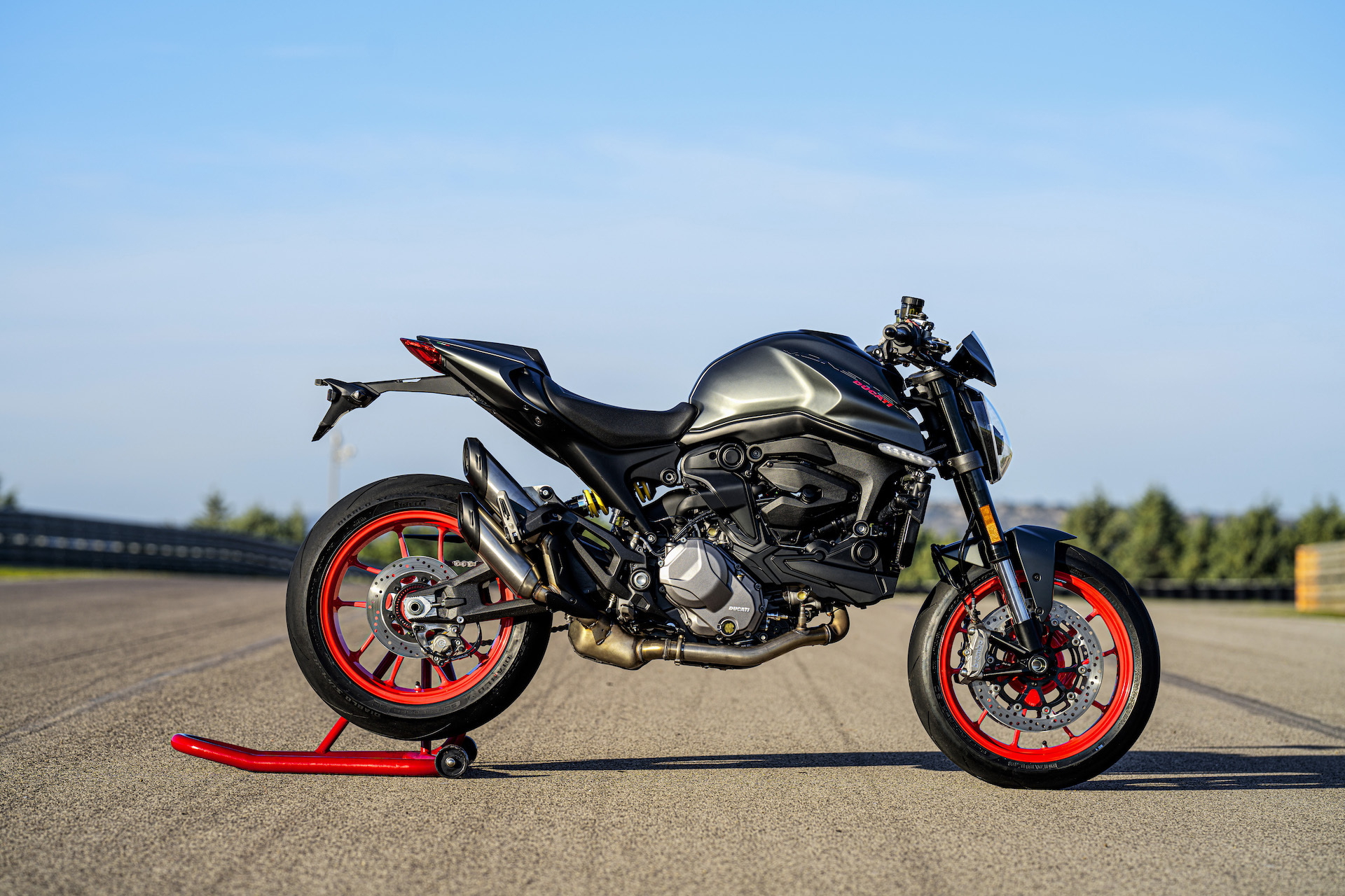 Moto Ducati Monster 2021 Plus45