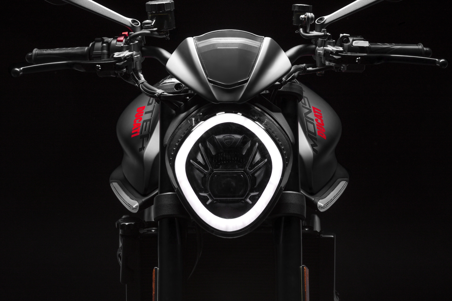 Moto Ducati Monster 2021 Plus7