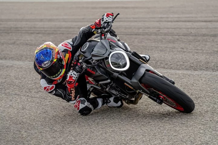 Moto Ducati Monster 2021 Plus74